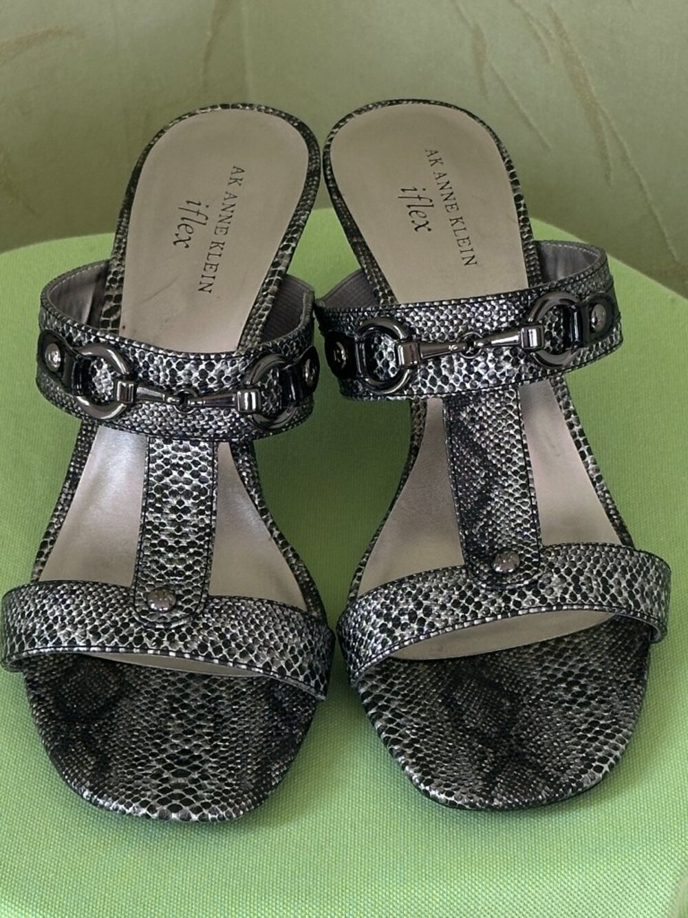 ANNE KLEIN WOMEN'S iFLEX "SNAKESKIN" HEELED SANDALS:PRE-OWNED (GENTLY USED)  9M